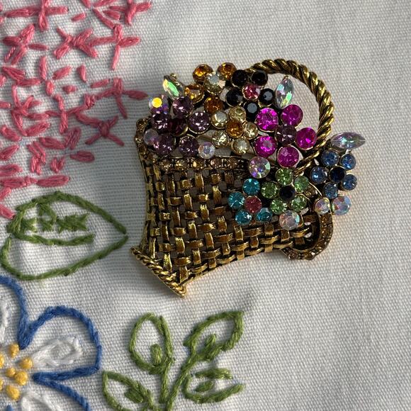 Flower Basket Brooch Pin Colorful Rhinestones Gold NEW Cottagecore Spring Summer - Picture 2 of 7